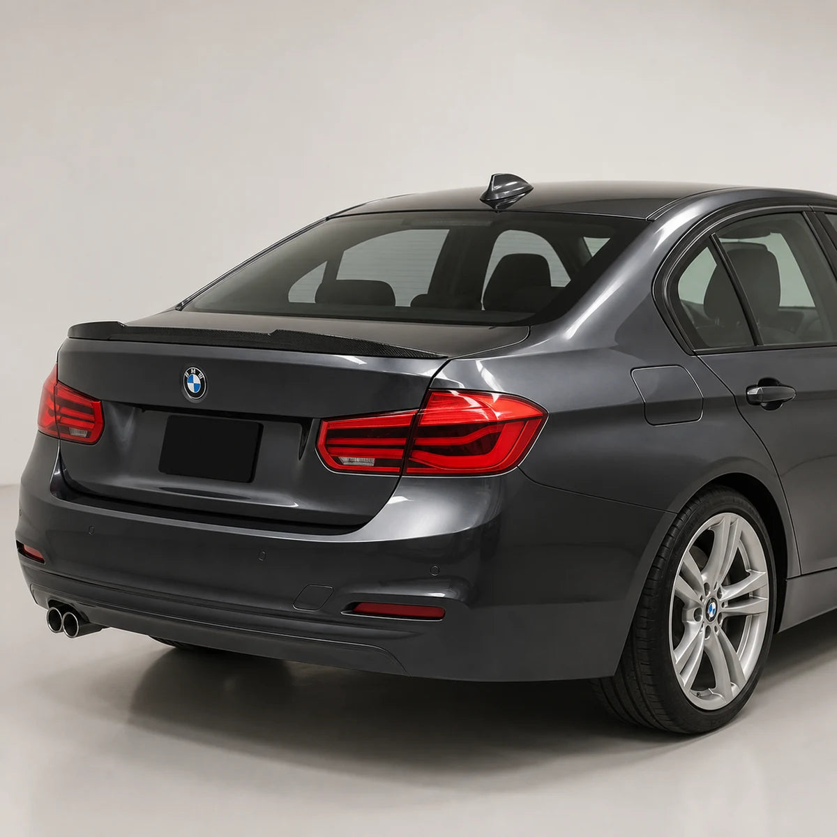 Aleron Estilo M4 para BMW Serie 3 F30 13-19 Fibra de Carbono. [IRP-CATALOG:ALER045-GALLERY-4-C.webp:39429d9727e708e7]