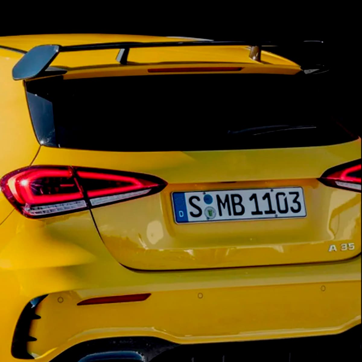 Alerón estilo AMG Mercedes Benz Clase A W177 18-24 Negro Brillante