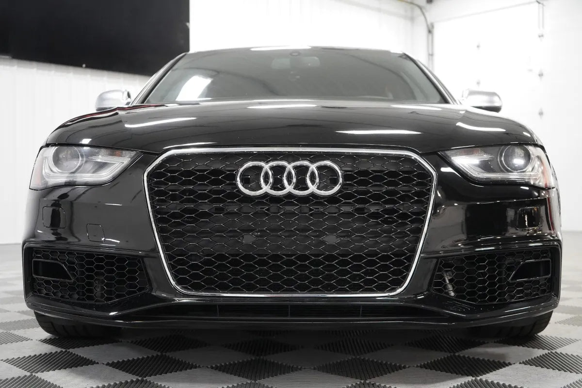 Parrilla estilo RS4 para Audi A4/S4 13-16 Negra con borde cromado.
