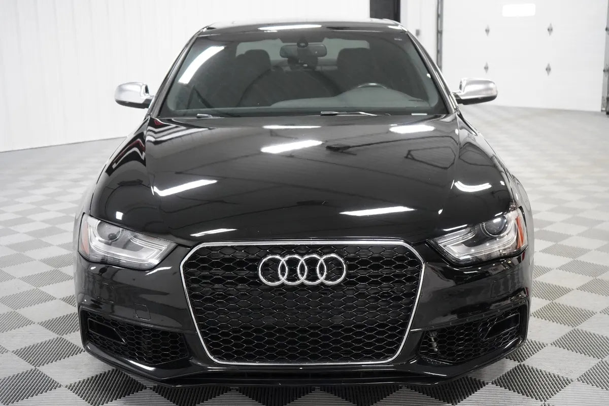 Parrilla estilo RS4 para Audi A4/S4 13-16 Negra con borde cromado.