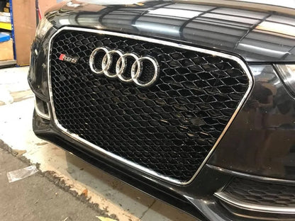 Parrilla estilo RS5 para Audi A5 12-16 Negra con Borde Cromado.