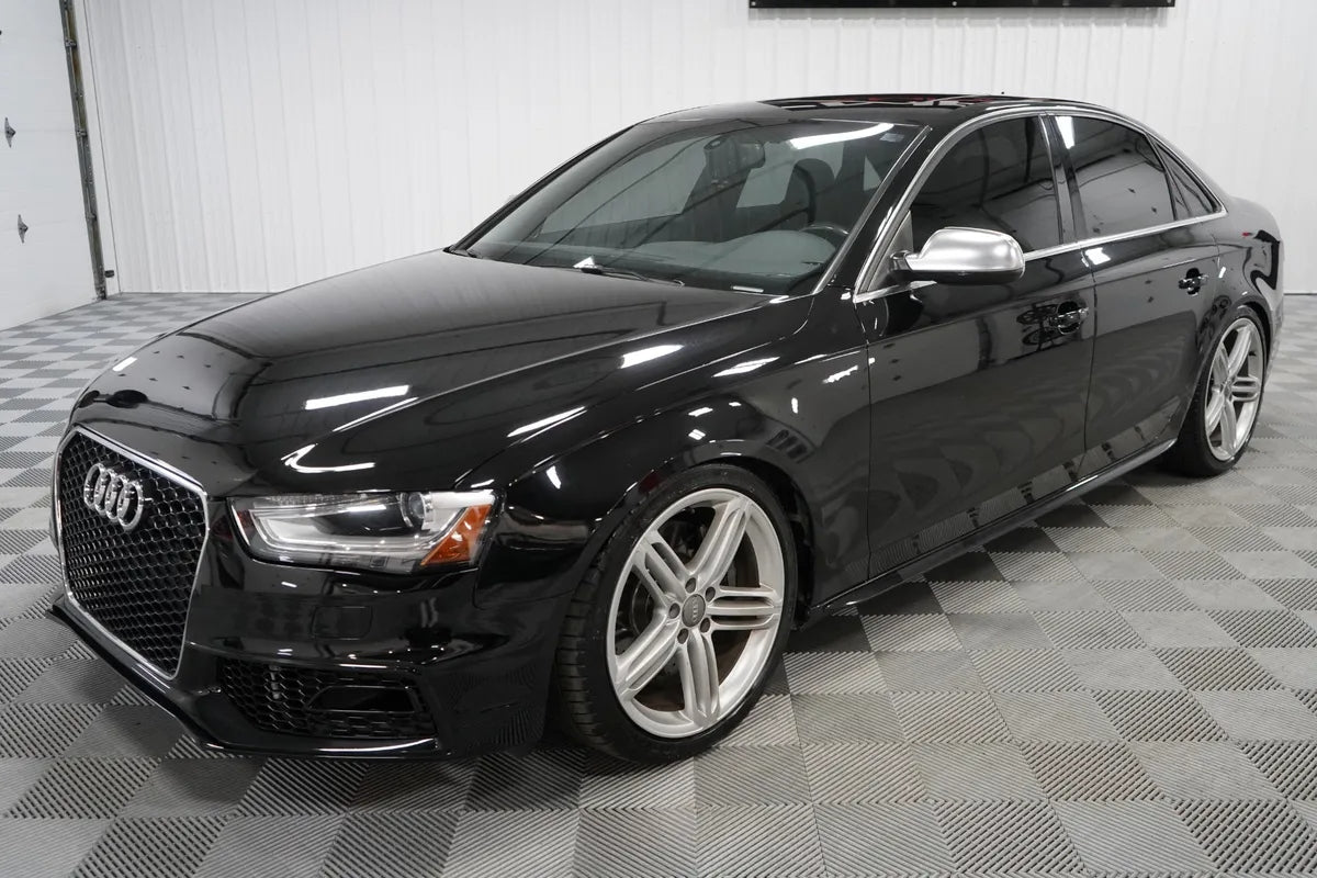 Parrilla estilo RS4 para Audi A4/S4 13-16 Negra con borde cromado.