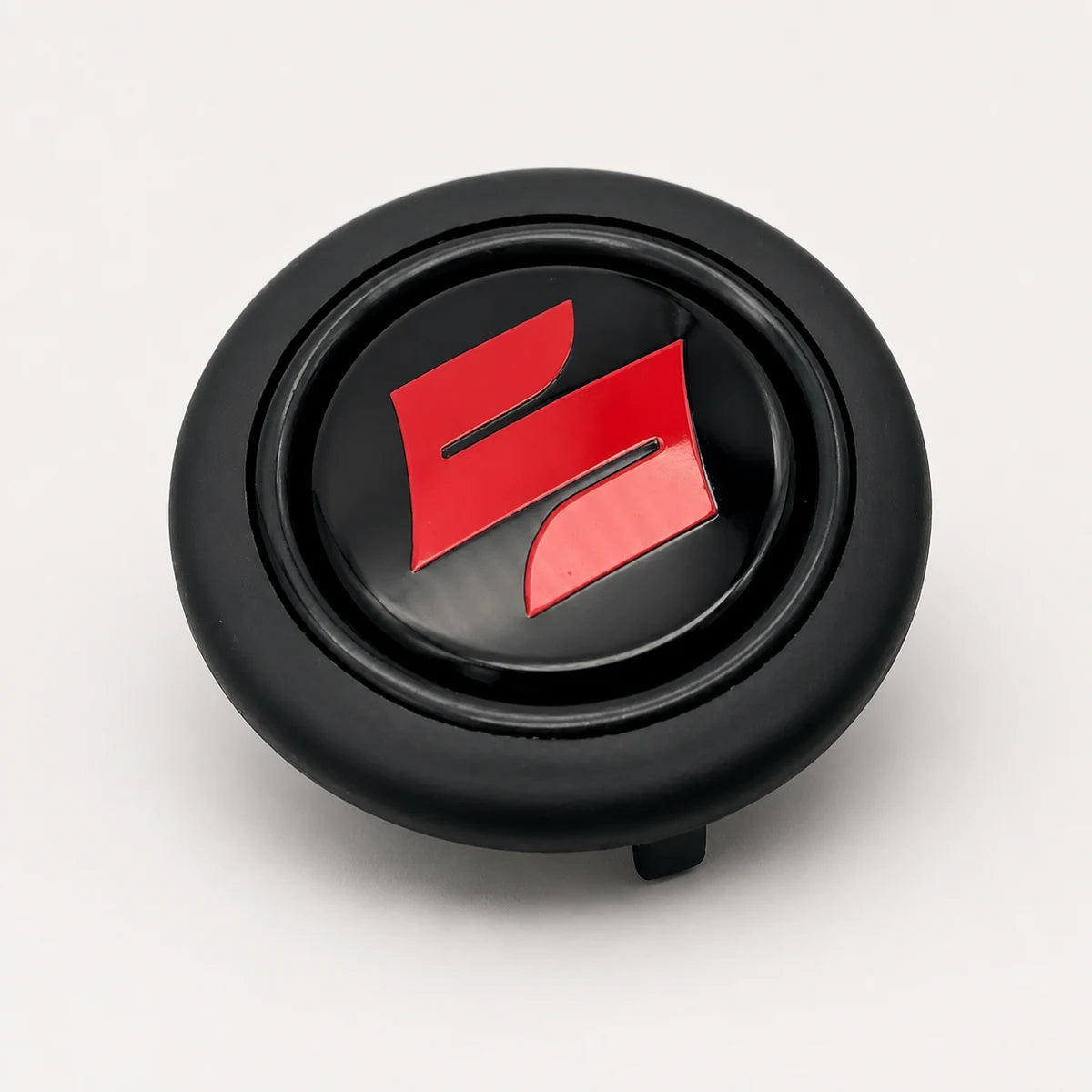 Pulsador de Bocina logo Suzuki para Volante Deportivo tipo Nardi Omp Momo Gp Race. [irp-catalog:horn001-suz-gallery-1-c.webp:e567bb4fb13edc69]