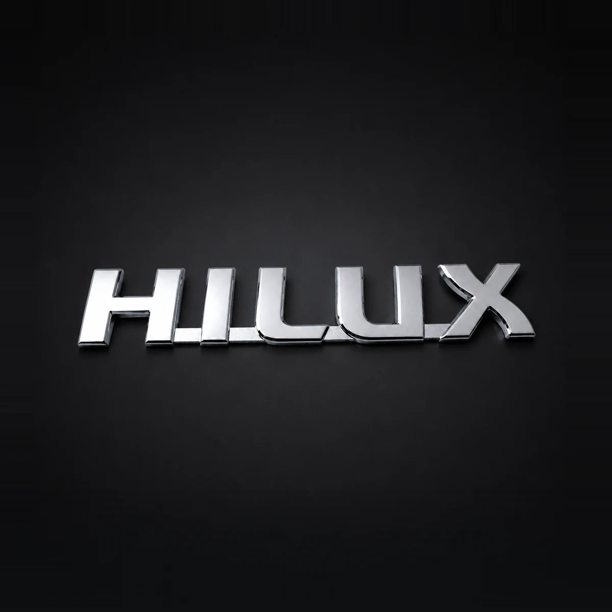 Emblema Toyota Hilux 19x3.3cm. [IRP-CATALOG:INSI006-1-O.webp:4922f5febf910a71]