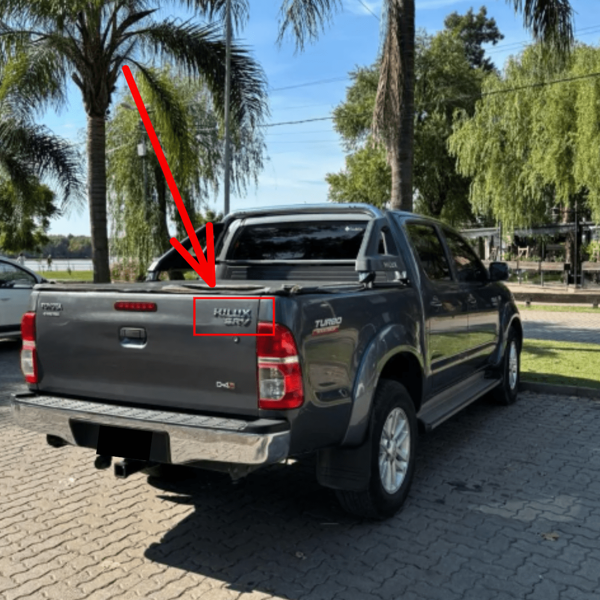 Emblema Toyota Hilux 19x3.3cm