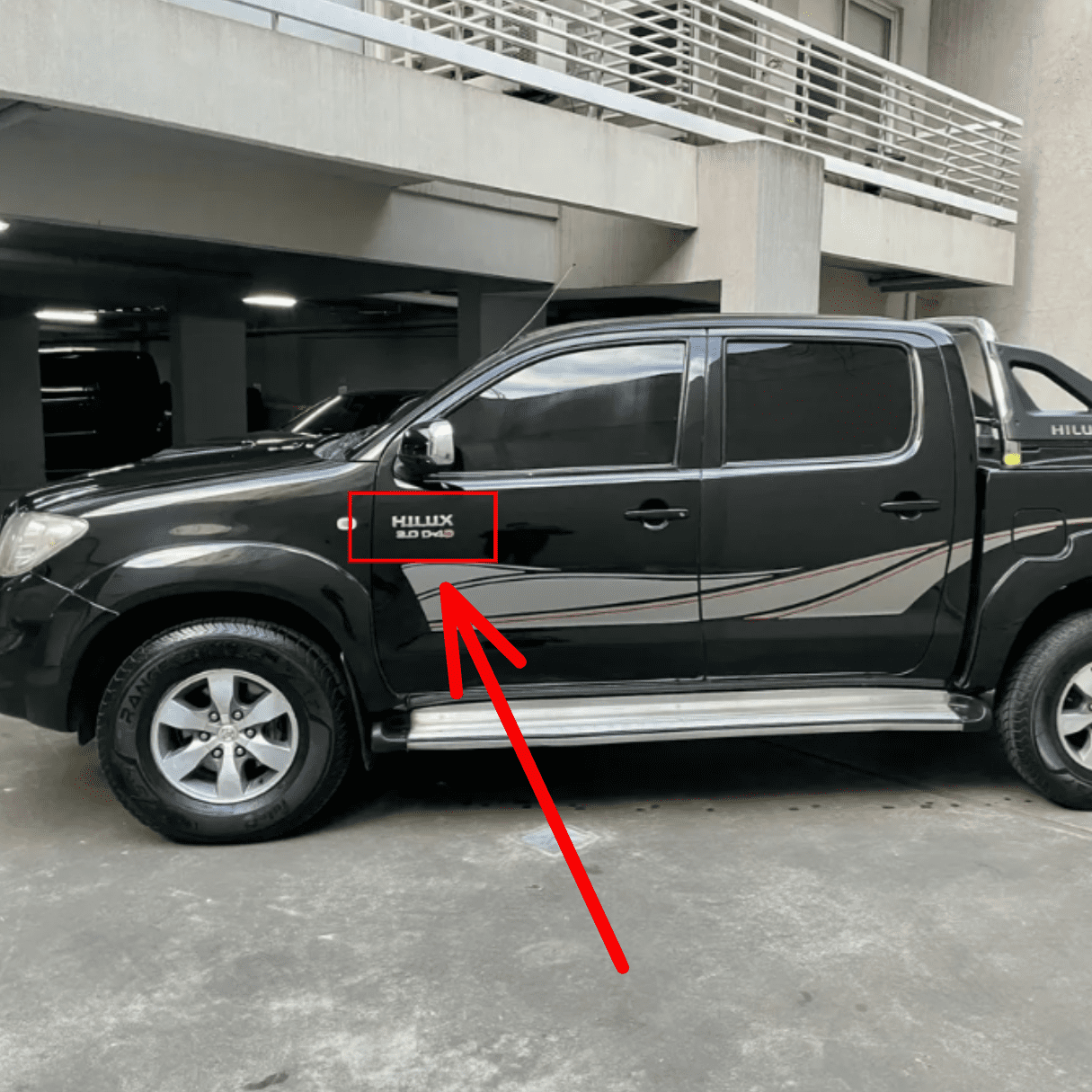 Emblema Toyota Hilux 19x3.3cm