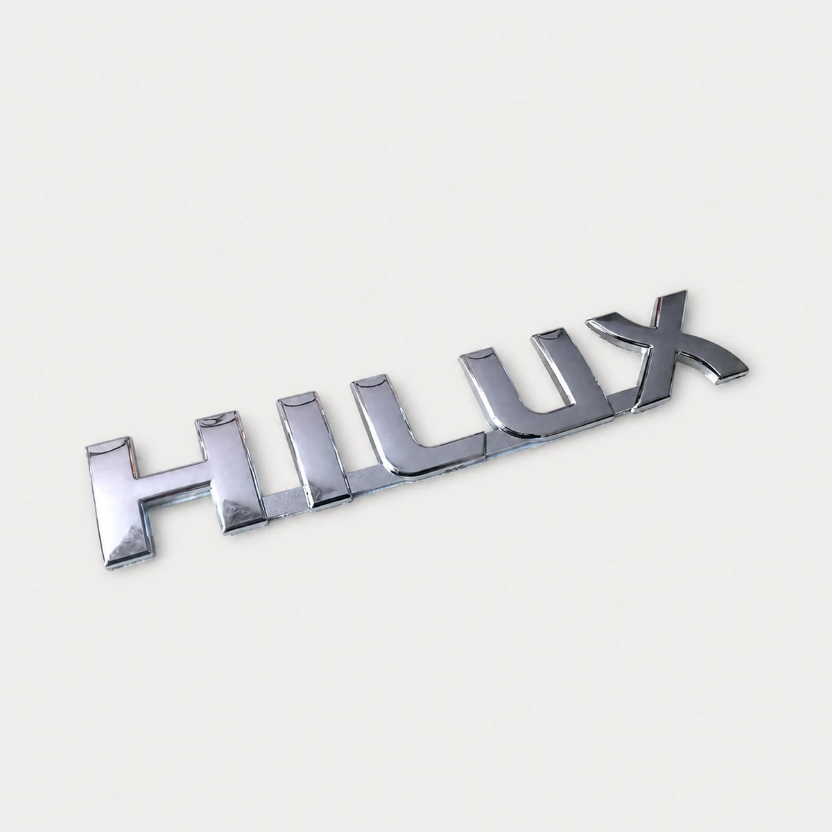 Emblema Toyota Hilux 19x3.3cm. [IRP-CATALOG:INSI006-GALLERY-1-C.webp:d159e442bf7d0844]