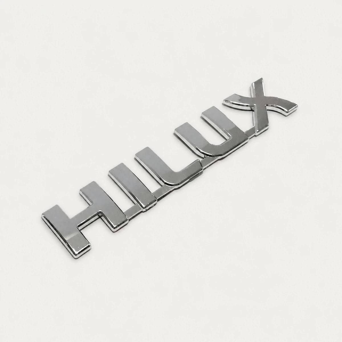 Emblema Toyota Hilux 19x3.3cm. [IRP-CATALOG:INSI006-GALLERY-2-C.webp:ed65a946d0c5566d]