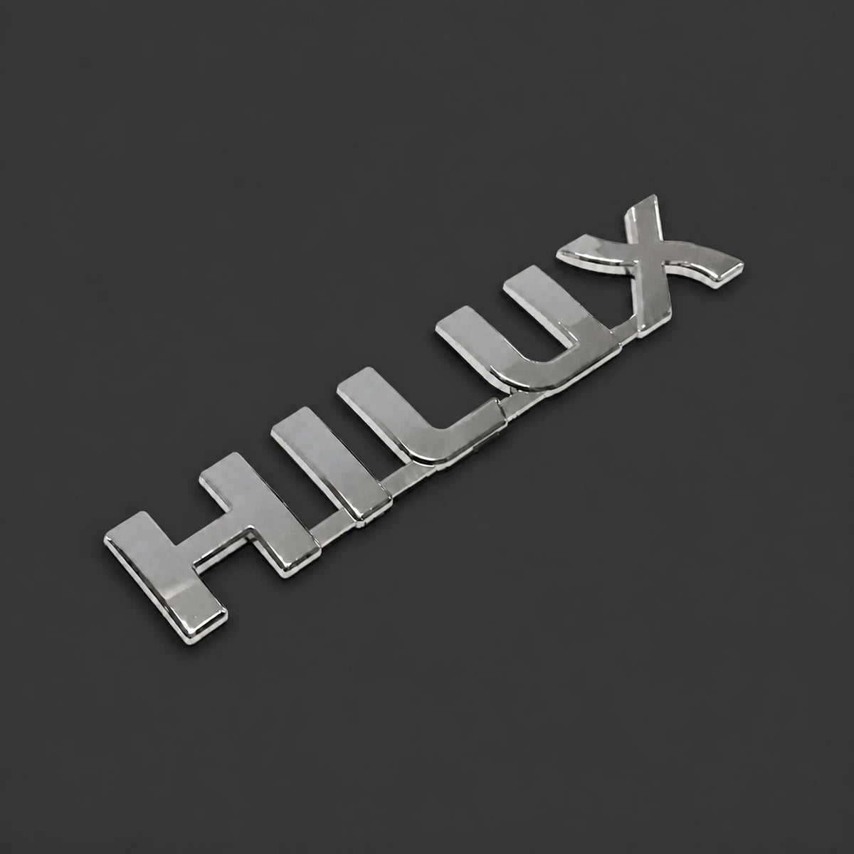 Emblema Toyota Hilux 19x3.3cm. [IRP-CATALOG:INSI006-GALLERY-2-O.webp:291cfd29743a26b0]