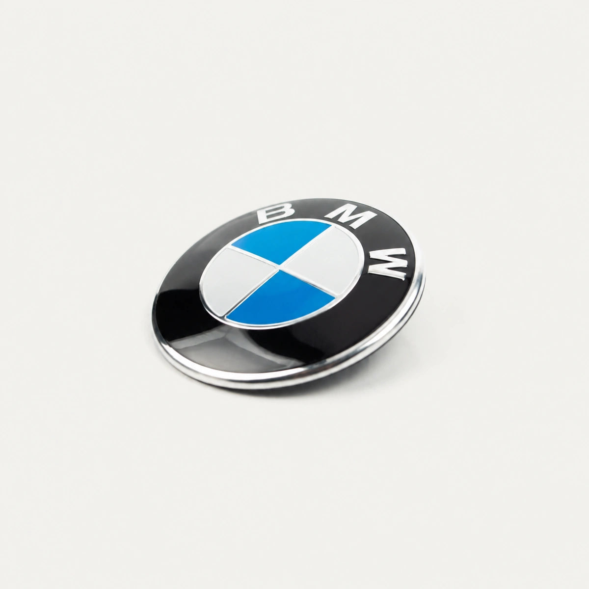 Emblema BMW Original Con Pines 82mm. [IRP-CATALOG:INSI007-82MM-GALLERY-1-C-bf74207bfd7acef6.webp:bf74207bfd7acef6]