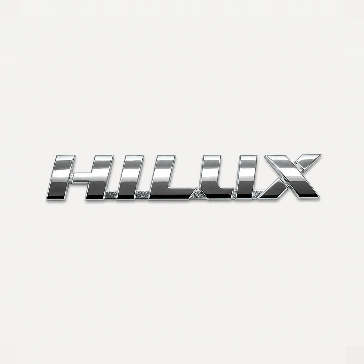 Emblema Toyota Hilux Linea Nueva 2016-2025. [IRP-CATALOG:INSI029-1-C.webp:fe25b3efc8b8f1d4]