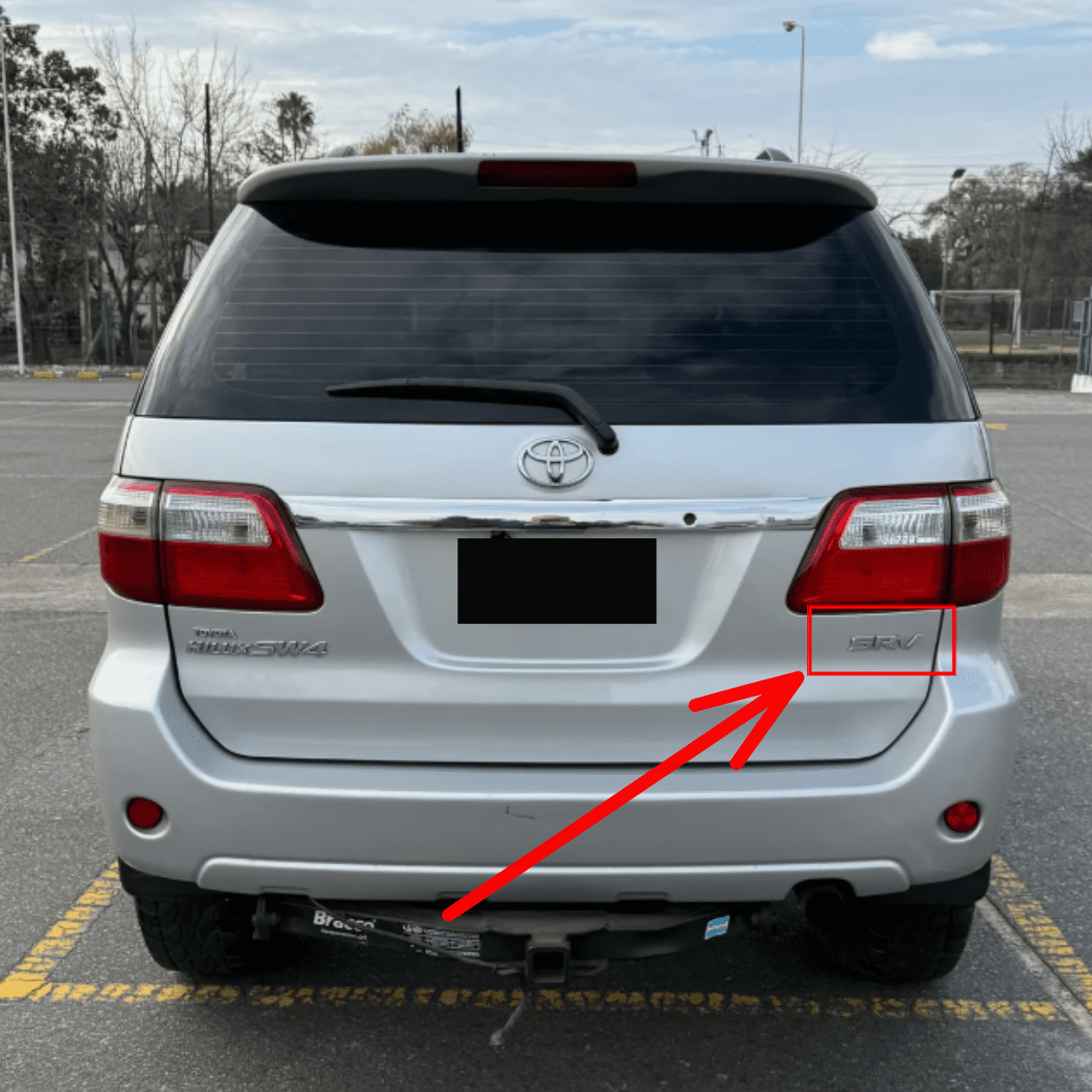 Emblema SRV Toyota Hilux Portón Trasero 2005-2015