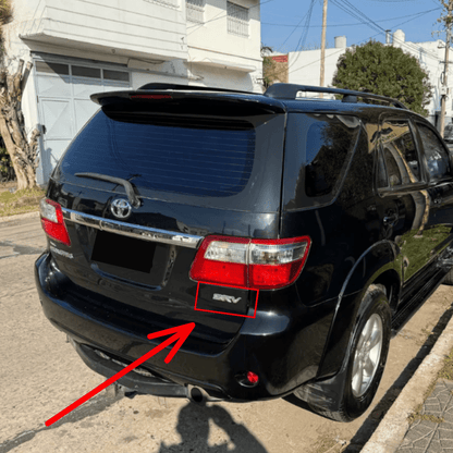 Emblema SRV Toyota Hilux Portón Trasero 2005-2015