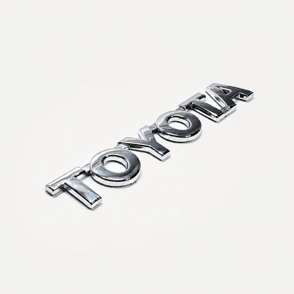 Emblema de Toyota Hilux palabra TOYOTA Cromado 150X28mm. [irp-catalog:insi035-gallery-1-c.webp:0ffc092025aae1fc]