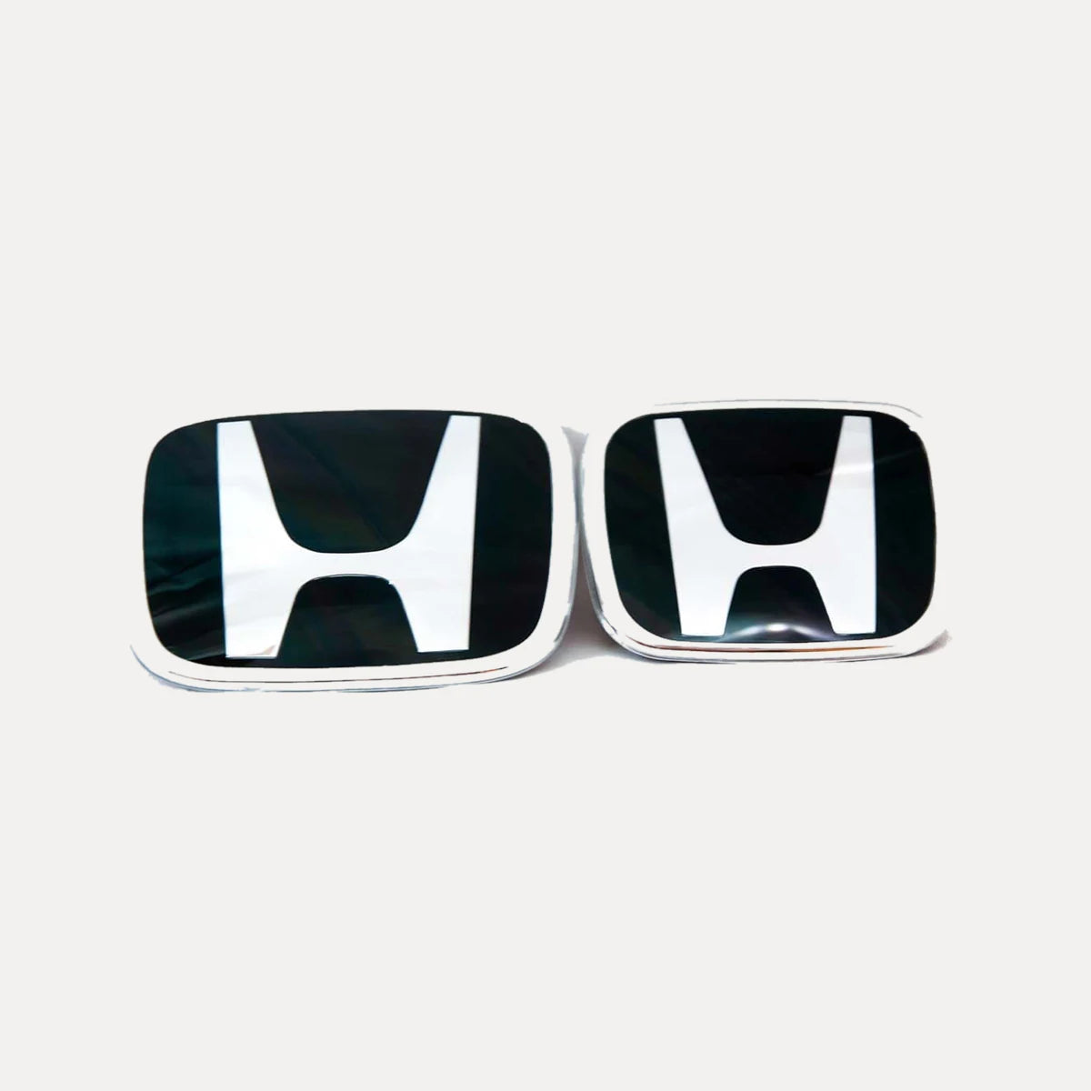 Kit X2 de Emblemas Exteriores para Honda Civic 2006-2016 en Varios Colores. [IRP-CATALOG:KIT-X2-INSI-CIVIC-0611-1216-NEG-1-C.webp:eaee8684c11a3132]