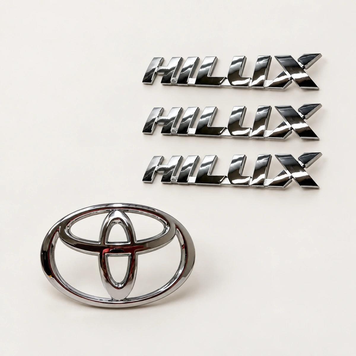 Emblemas Toyota Hilux Laterales Trasero Parrilla 17-19. [IRP-CATALOG:KIT-X4-EMB-HILUX-17-19-GALLERY-2-C-6132819948beb2d4.webp:6132819948beb2d4]