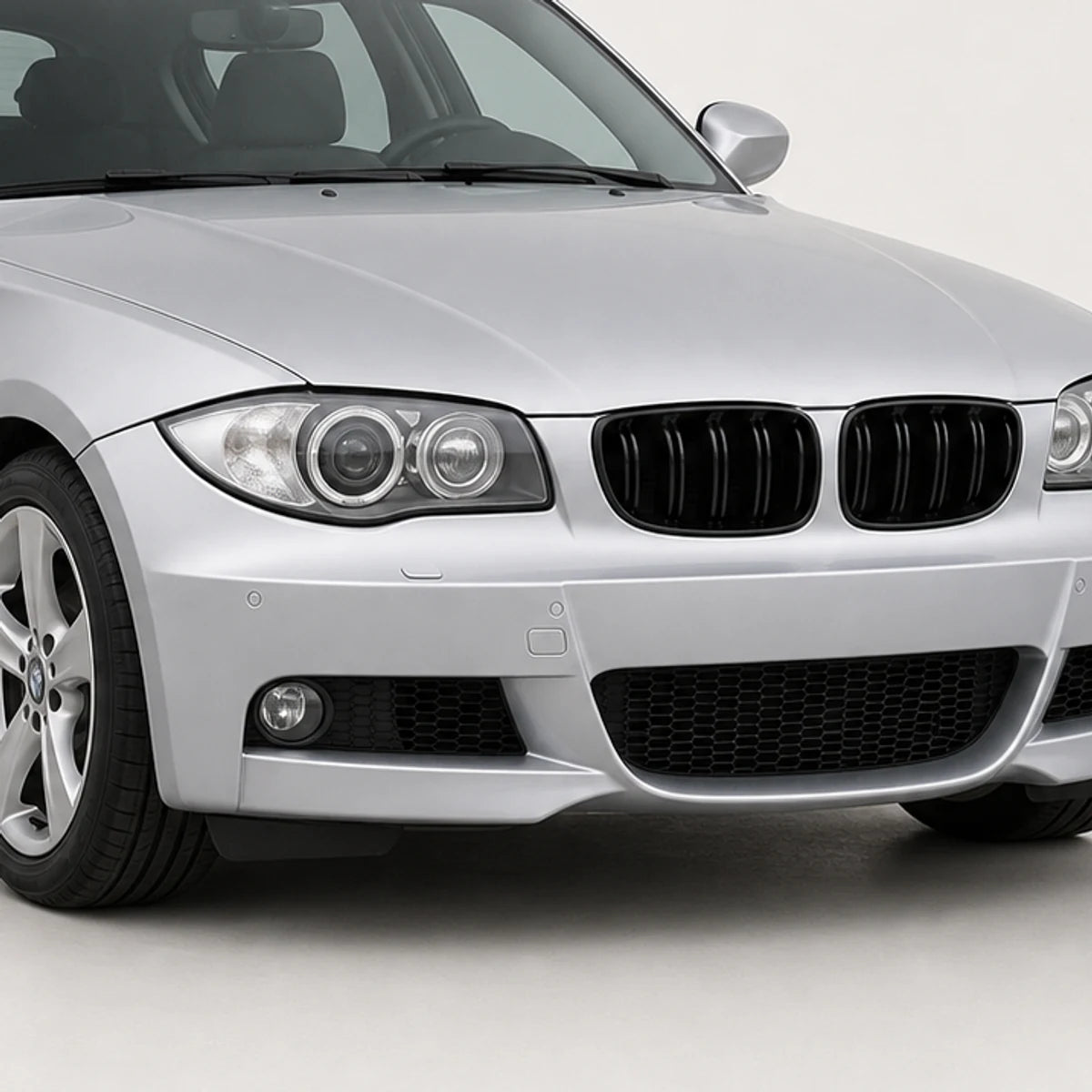 Parrilla Kidneys Riñones doble vira negra brillante BMW Serie 1 E81 E82 E87 Facelift LCI. [IRP-CATALOG:PARR030-LCI-1-C.webp:7eaecfba442141a1]