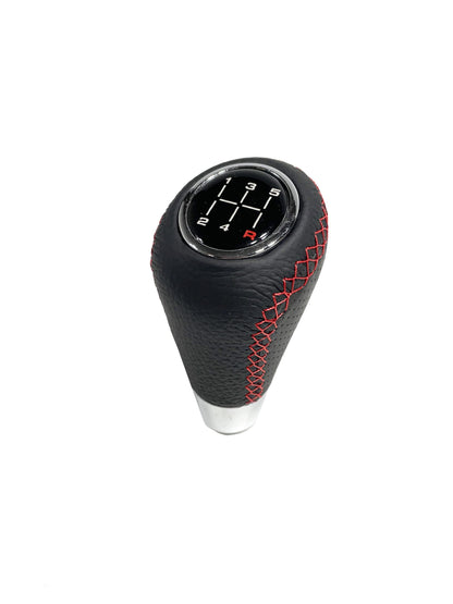 Pomo de Cambios Universal Cuero Costura Roja a Rosca Tuning 5ta/6ta