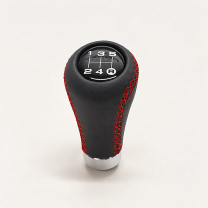 Pomo de Cambios Universal Cuero Costura Roja a Rosca Tuning 5ta/6ta. [IRP-CATALOG:POMO029-5TA-GALLERY-1-C-7d8c1ddee2bc1243.webp:7d8c1ddee2bc1243]